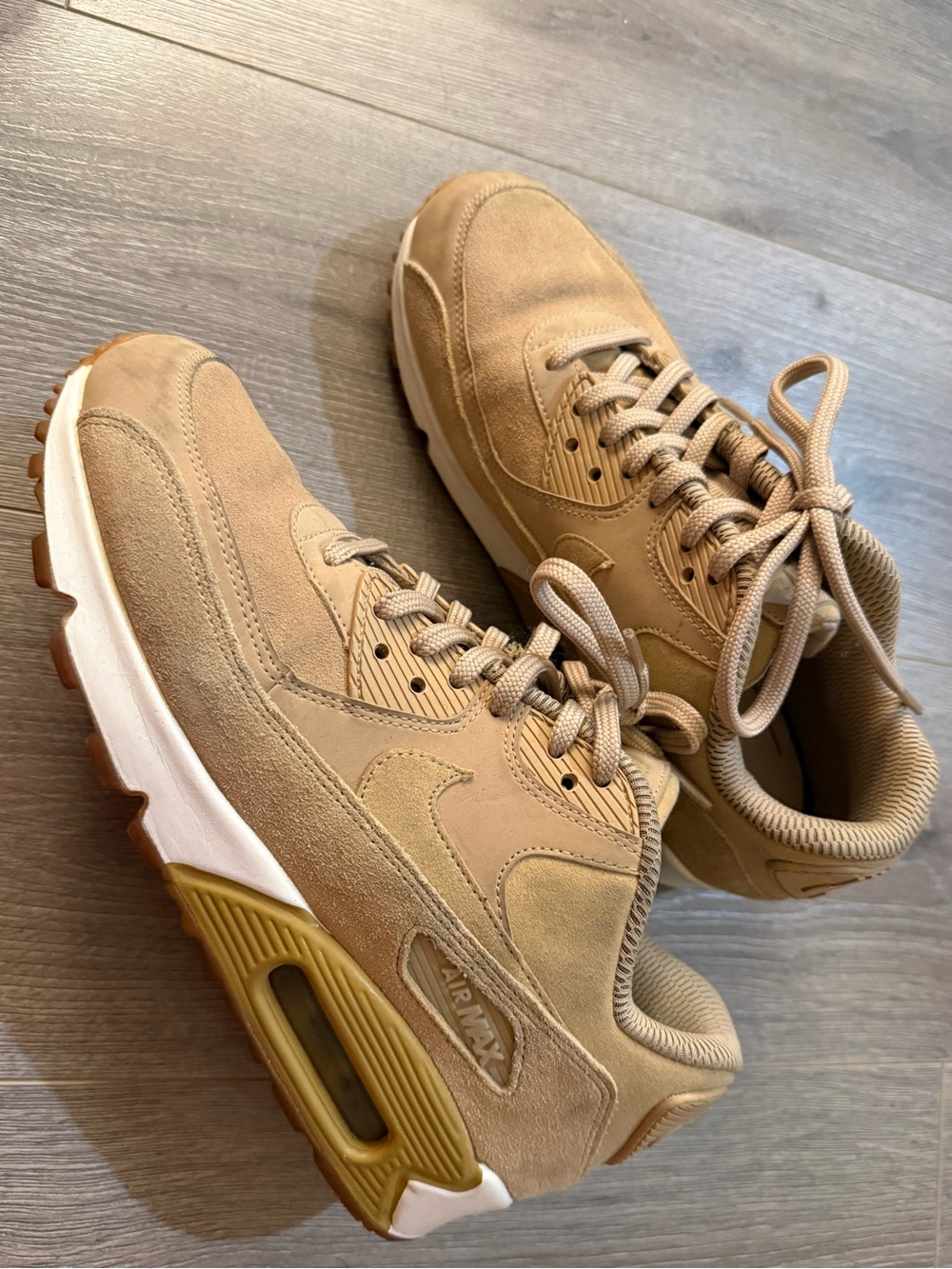 NIKE Air Max 90 Suede Special Edition (Women’s 7)